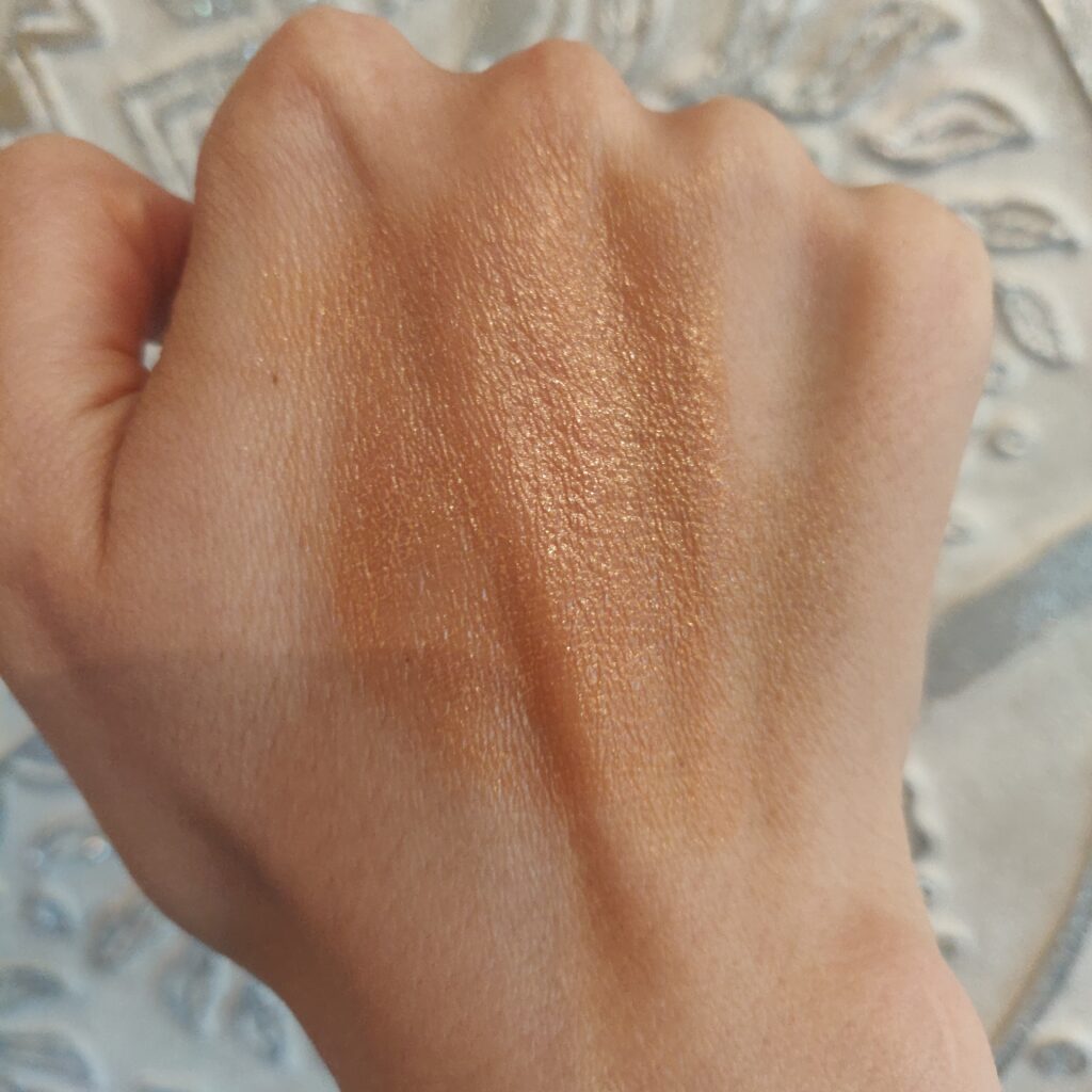 Evolve Climate Veil Tinted SPF20 Swatch